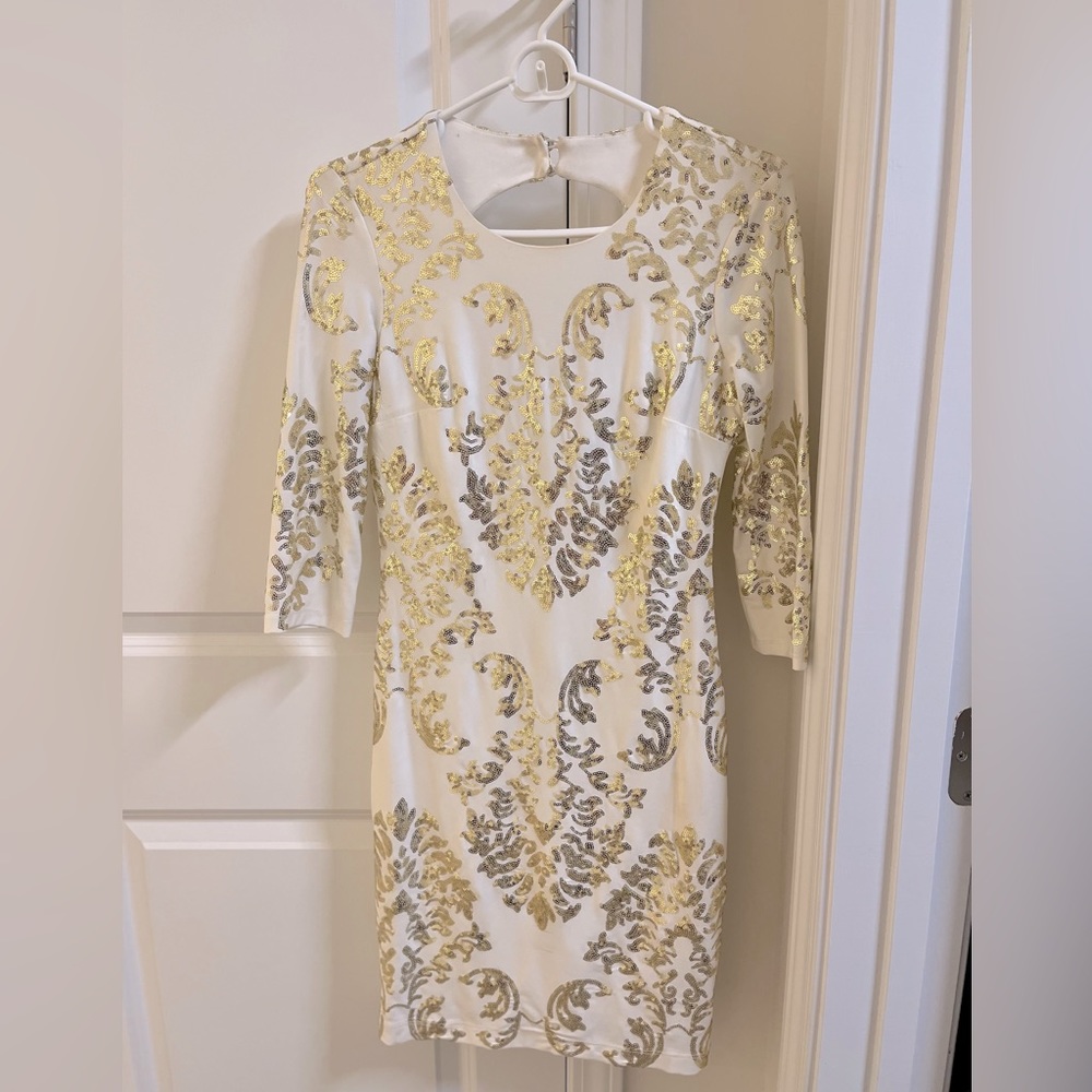 Off-white with gold sparkles dress. Brand: B. Darlin